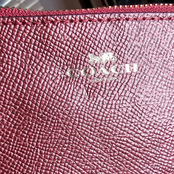 Coach Metallic Cherry Leather wristlet New without tags - Picture 8 of 16